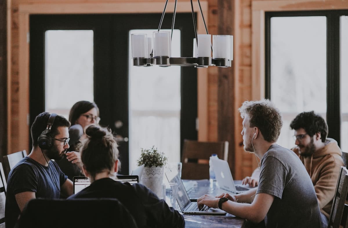 BUSINESS ECOSYSTEMS & INDUSTRY COLLABORATION