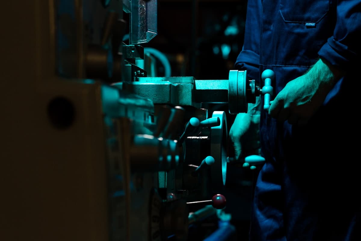 INDIA'S MANUFACTURING & SUPPLY CHAIN ADVANTAGE
